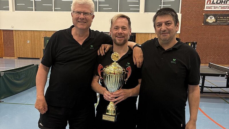 1. Colin Haigh Betriebssport Tischtennisturnier, WIPAK Walsrode gewinnt den Pokal